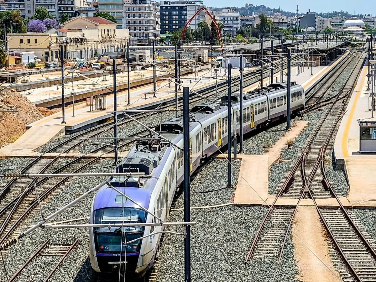 Φωτιά Ασπρόπυργος κοντά στις γραμμές Προαστιακού