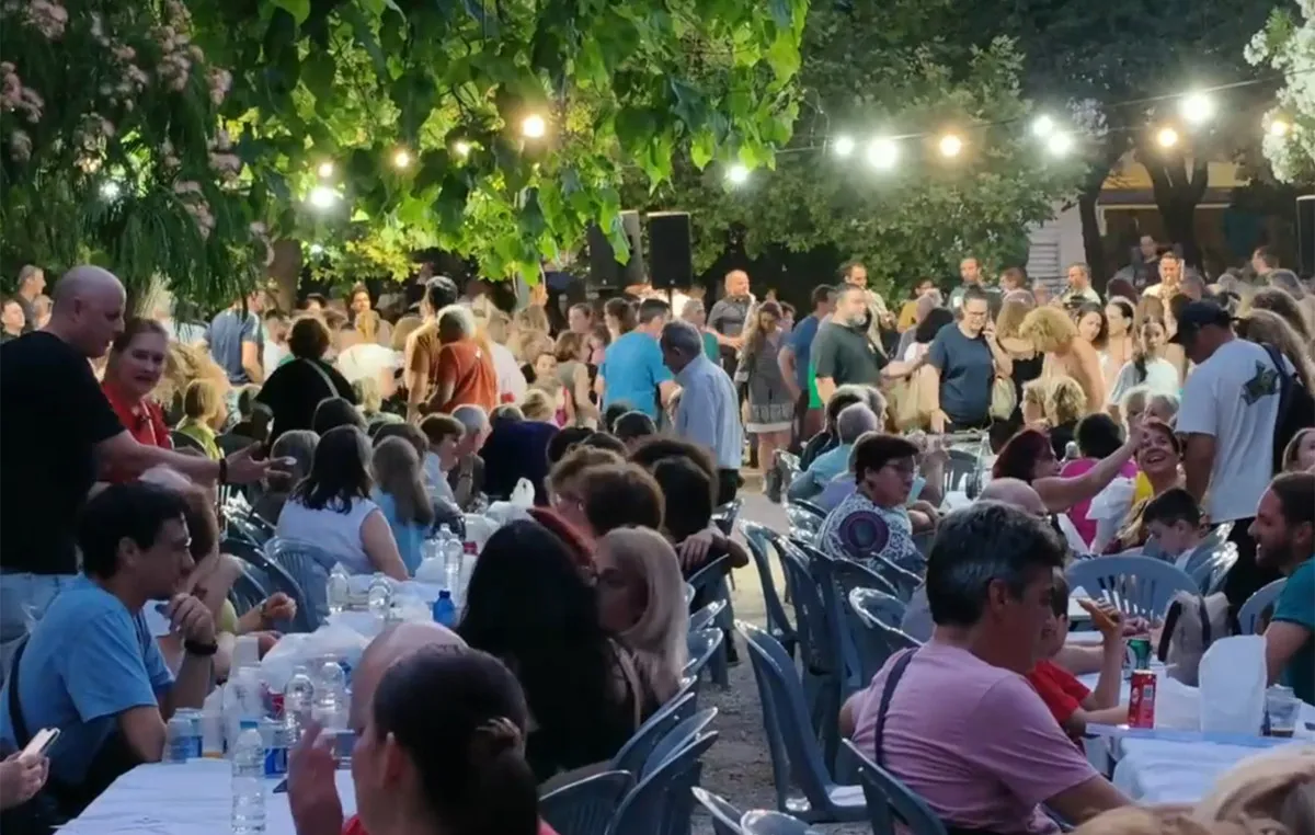 Άλματα πάνω από φλόγες στον Κλήδονα Αμπελοκήπων