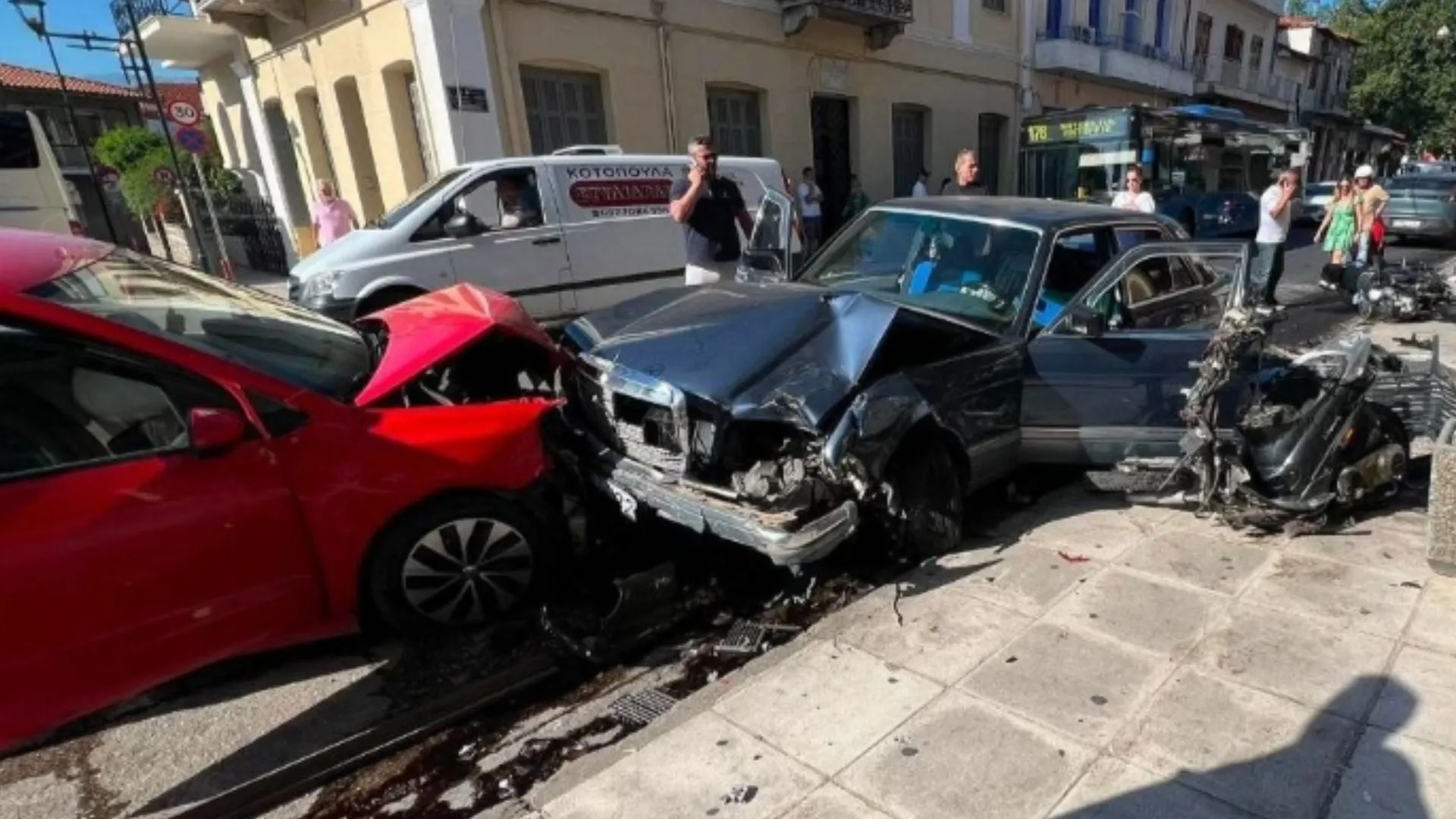 τροχαίο ατύχημα κέντρο Ναυπάκτου 75χρονος οδηγός
