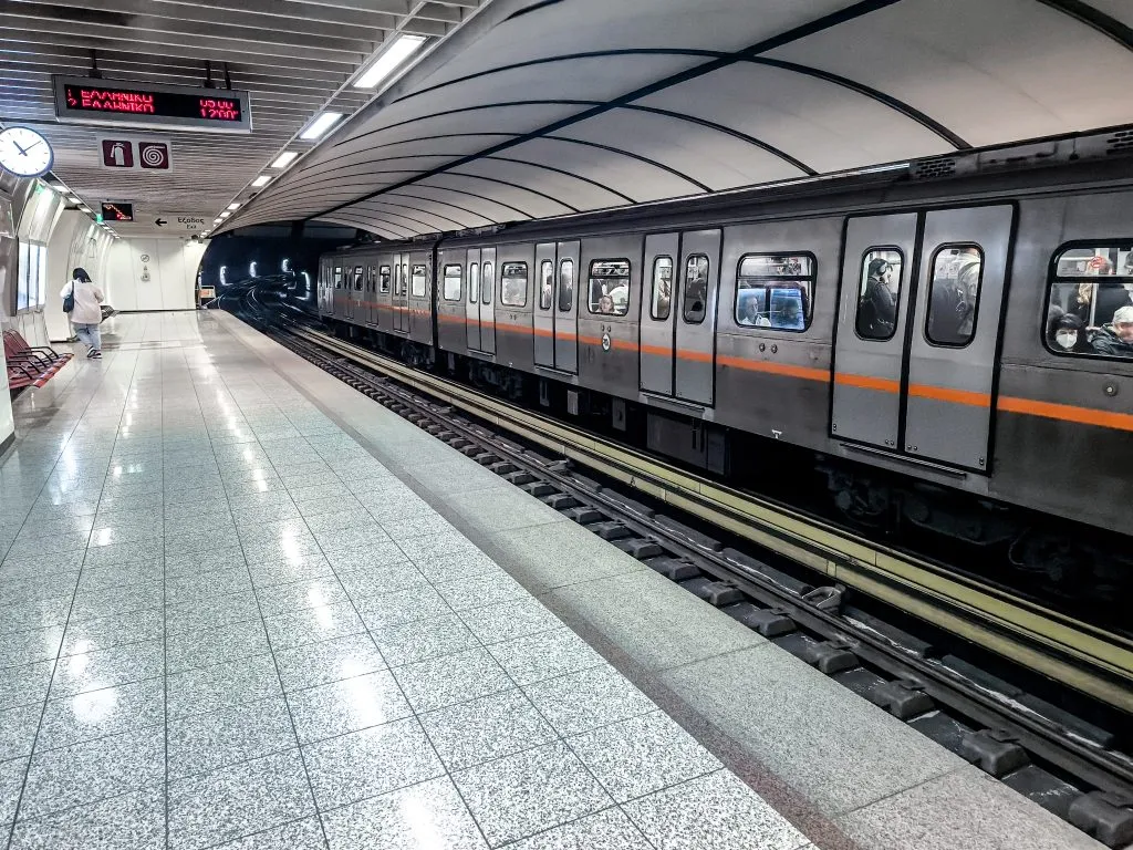 Σταθμός Γραμμής 3 Μετρό Αθήνας βραδινές ώρες