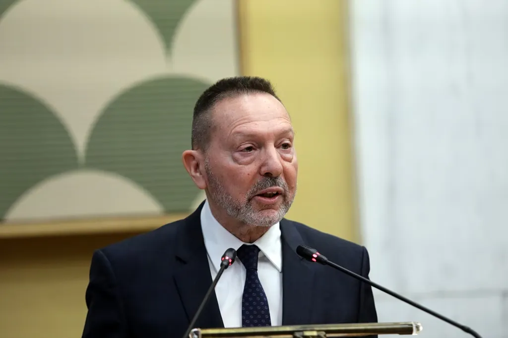 Γιάννης Στουρνάρας Τράπεζα Ελλάδος νόμος Κατσέλη ρύθμιση