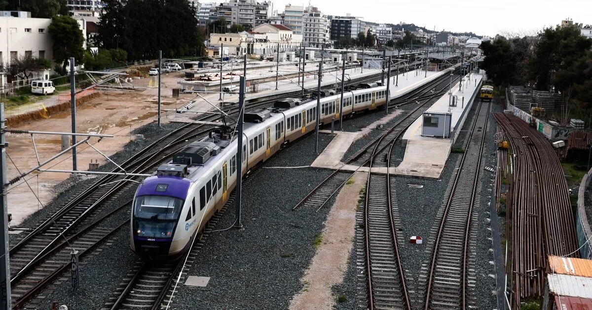 Φωτιά Ασπρόπυργος κοντά στις γραμμές Προαστιακού