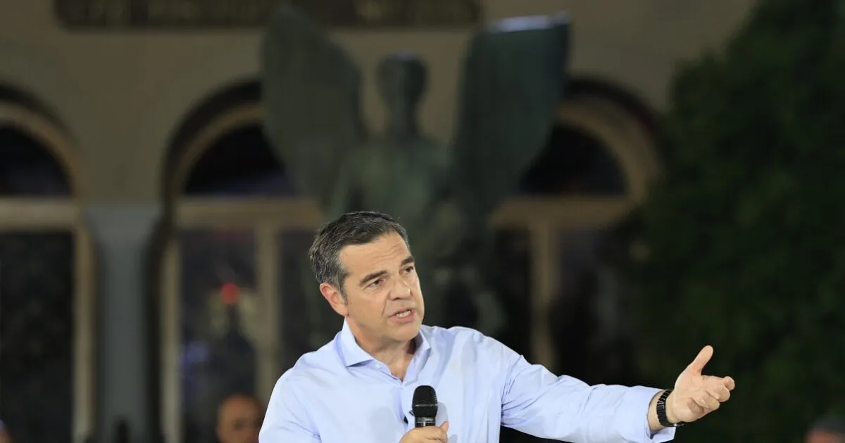 Ο Τσίπρας μιλάει σε εκδήλωση της ΕΛΑΣ στη Νίκαια