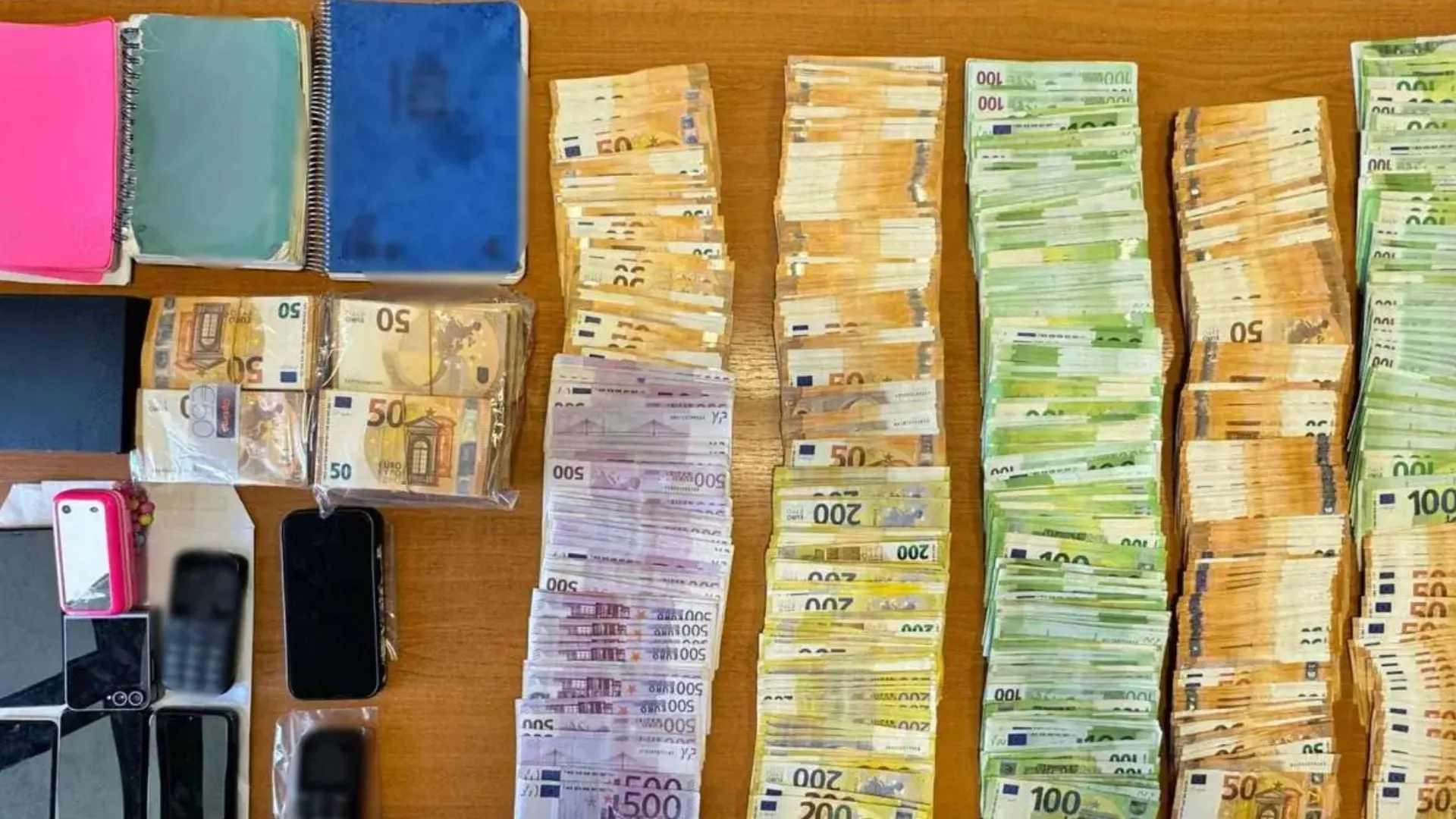 Έφοδος αστυνομίας σε Πολεοδομία Αττικής κύκλωμα δωροδοκίας