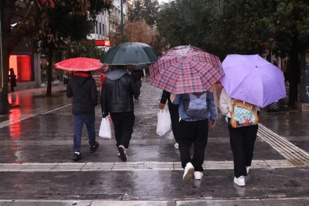 καταιγίδες και κεραυνοί πάνω από βόρεια Ελλάδα