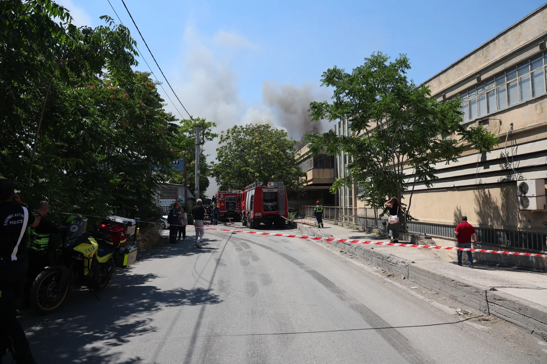 Πυρκαγιά σε εργοστάσιο τουριστικών ειδών Αιγάλεω