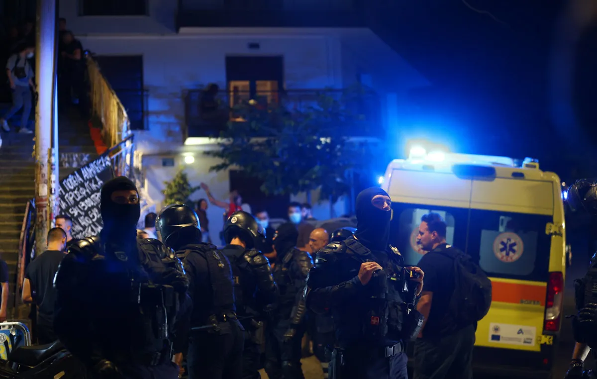 Αστυνομία στη συμβολή Καλλιδρομίου και Μπενάκη Εξάρχεια