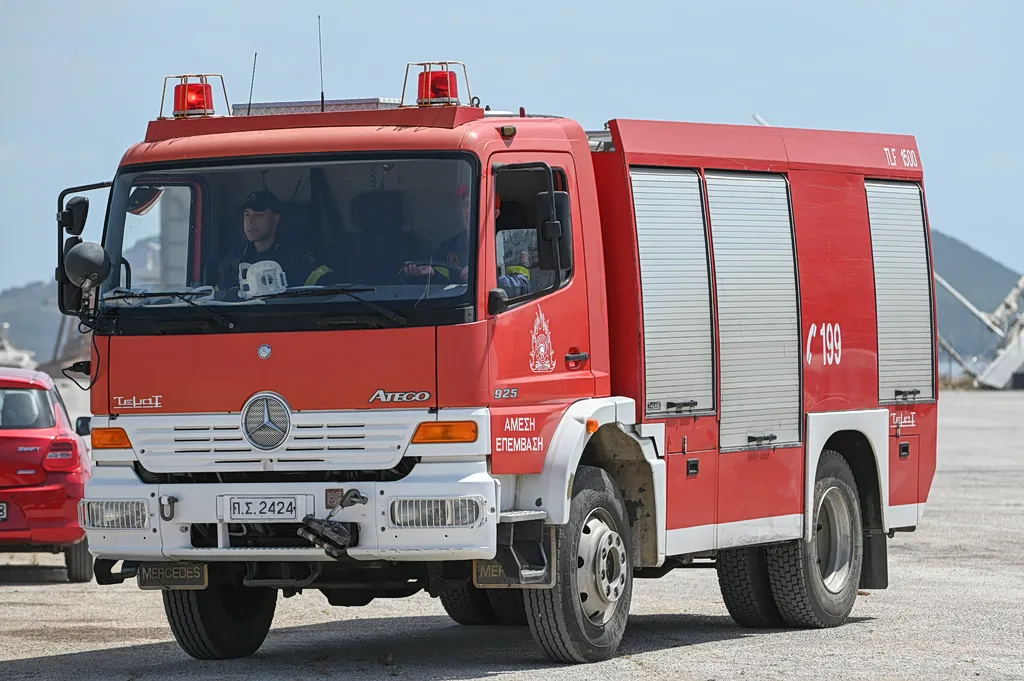 Πυρκαγιά στα Πεύκα Θεσσαλονίκης με αεροσκάφη κατάσβεσης
