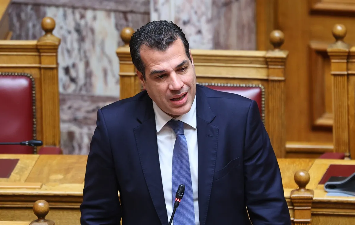 Υπουργός Πλεύρης στη Βουλή για μεταναστευτικό