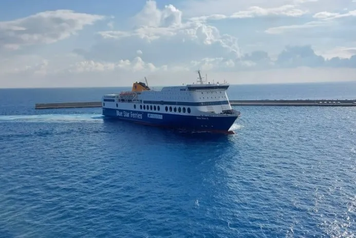 πλοίο Blue Star 2 λιμάνι Λαύριο απειλή βόμβας έρευνα