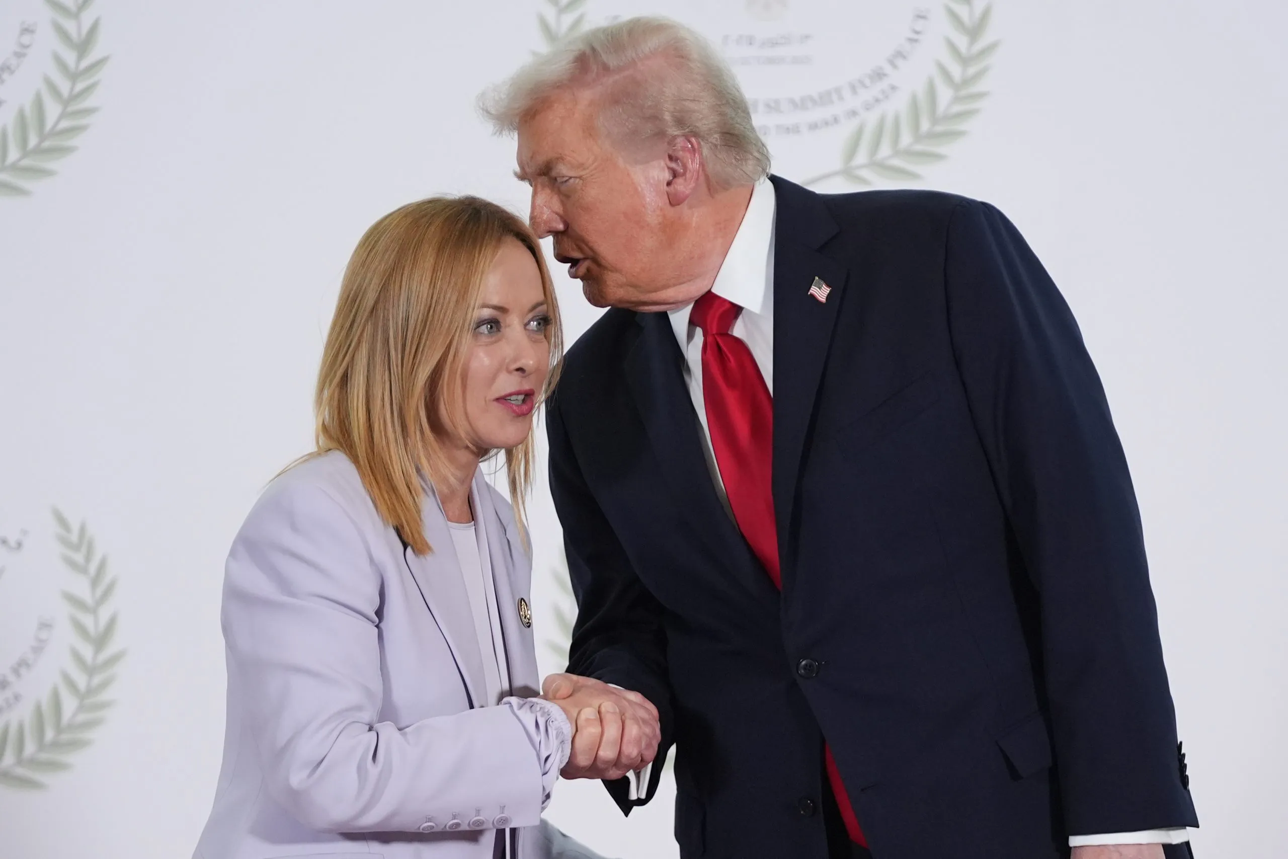 Τζόρτζια Μελόνι και Ντόναλντ Τραμπ στη G7 Γαλλία