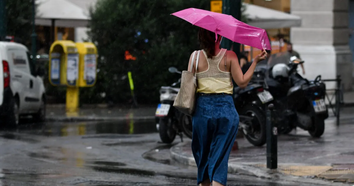 Σύννεφα και βροχή σε ελληνικό τοπίο Ιούνιος