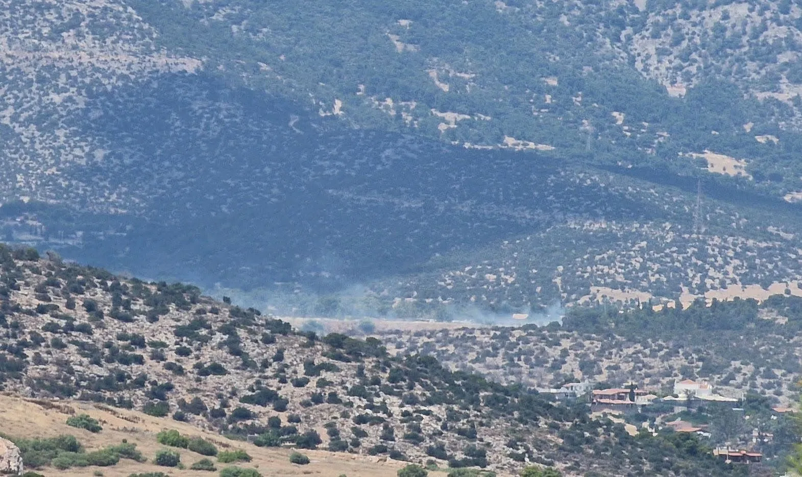 Πυρκαγιά σε αγροτοδασική έκταση στο Κορωπί Αττικής