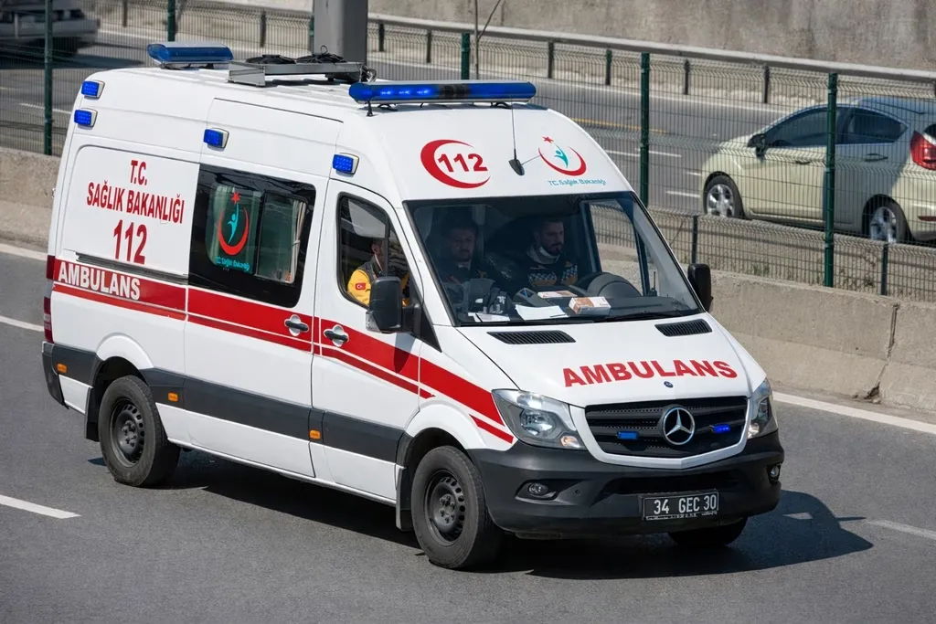 λεωφορείο προσκρούει σε τοίχο αστυνομικής σχολής Άδανα Τουρκία