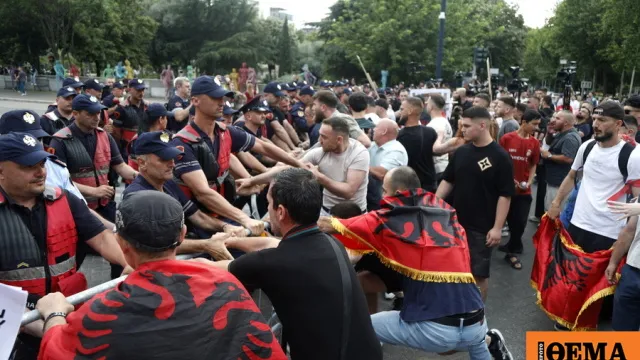 Διαδηλωτές Αλβανία θέρετρο Κούσνερ Τίρανα διαμαρτυρία
