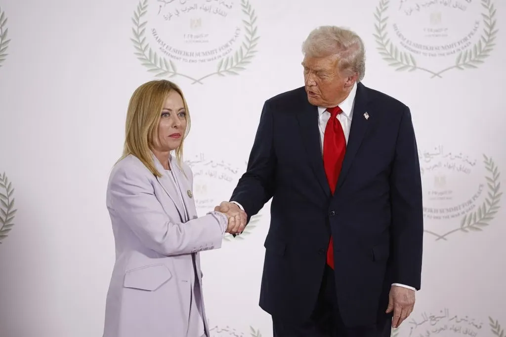 Τραμπ και Μελόνι σε σύνοδο G7