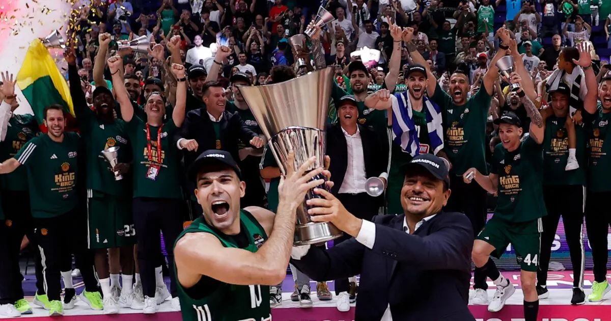 Ο Εργκίν Αταμάν στον πάγκο του Παναθηναϊκού