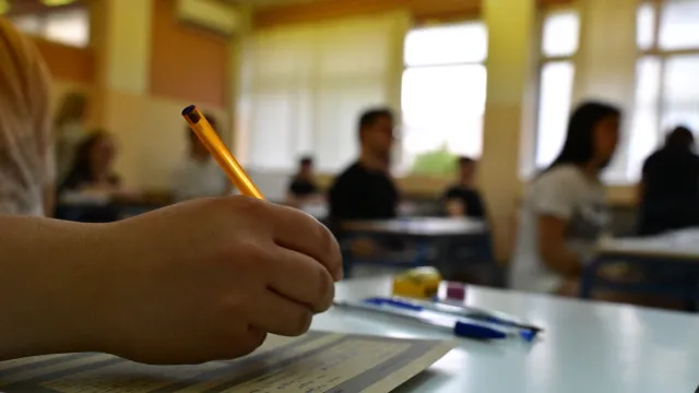 Μαθητές ΕΠΑΛ σε αίθουσα εξετάσεων Πανελλαδικών 2026