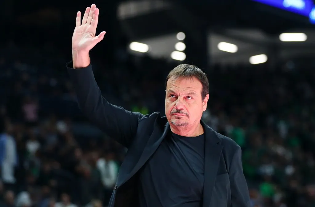 Ο Εργκίν Αταμάν στον πάγκο του Παναθηναϊκού