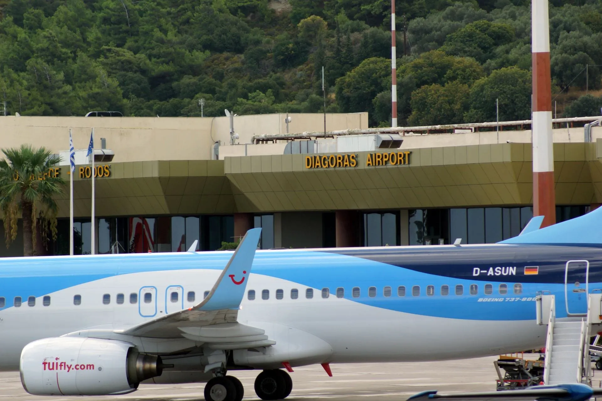 Αεροσκάφος Boeing 787 Dreamliner TUI fly έκτακτη προσγείωση Ρόδος