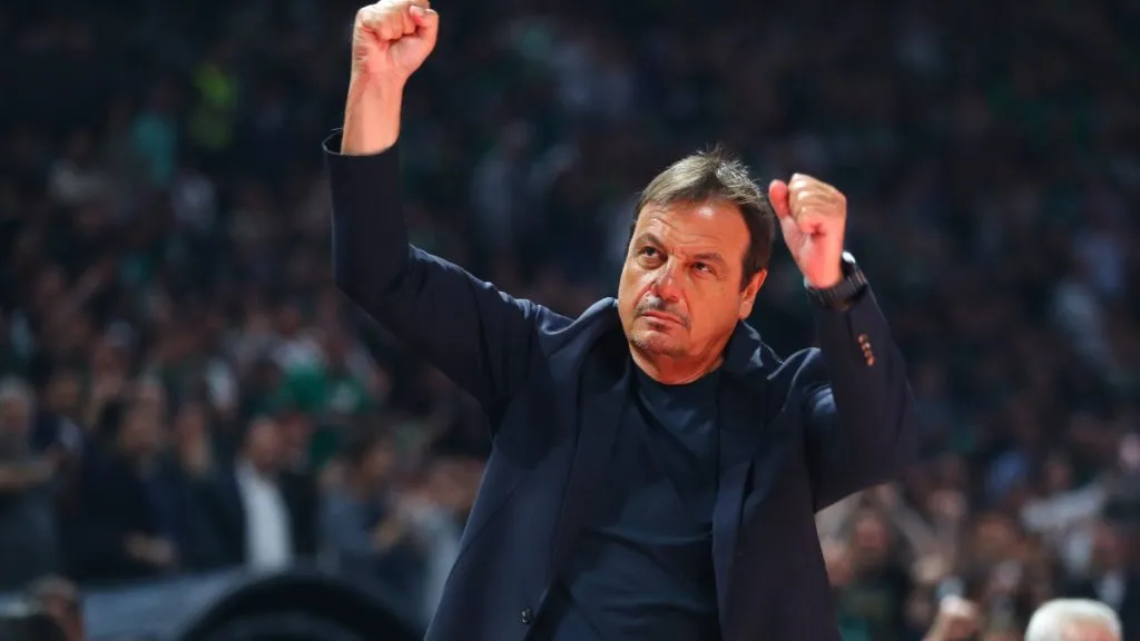 Ο Εργκίν Αταμάν στον πάγκο του Παναθηναϊκού