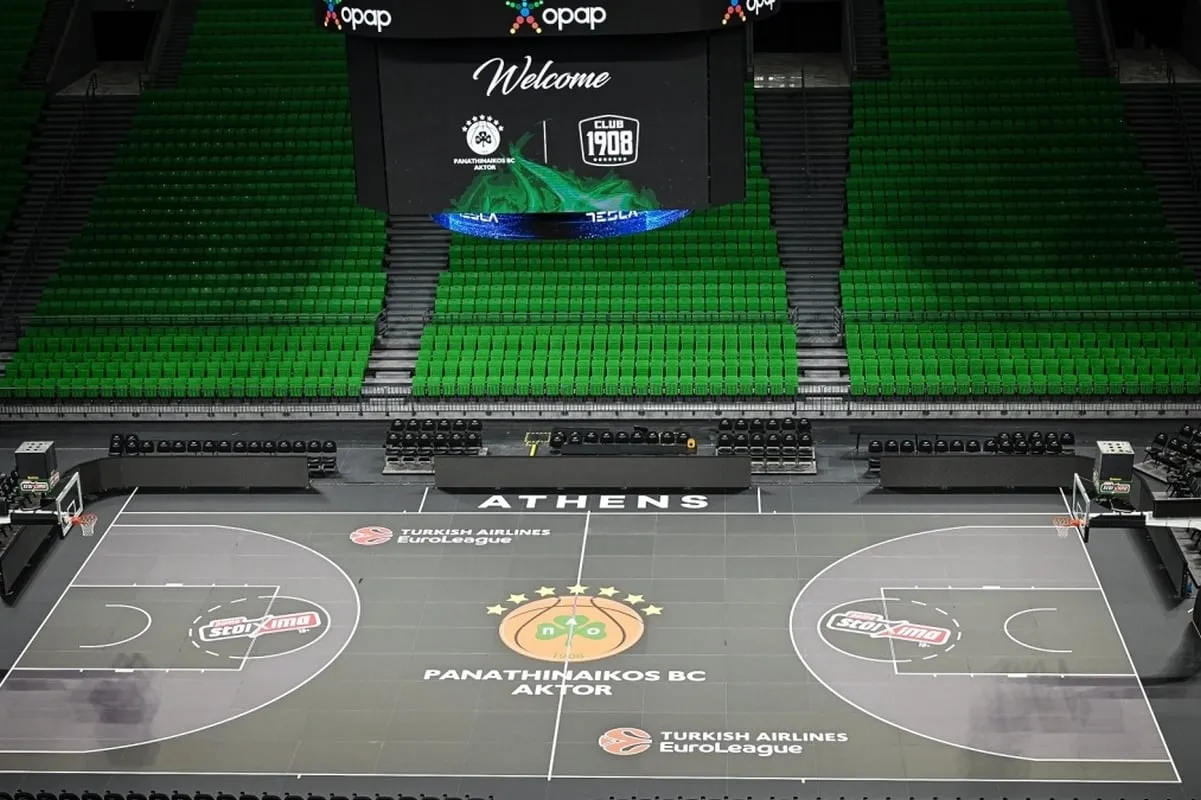 Φίλαθλοι Παναθηναϊκού στο Telekom Center Athens Game 5