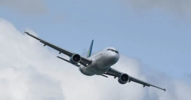 Αεροσκάφος Boeing 787 Dreamliner TUI fly έκτακτη προσγείωση Ρόδος