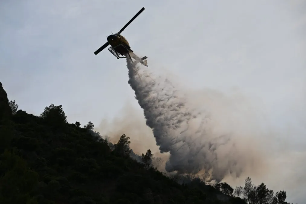 Δασική πυρκαγιά από κεραυνό σε Κορινθία