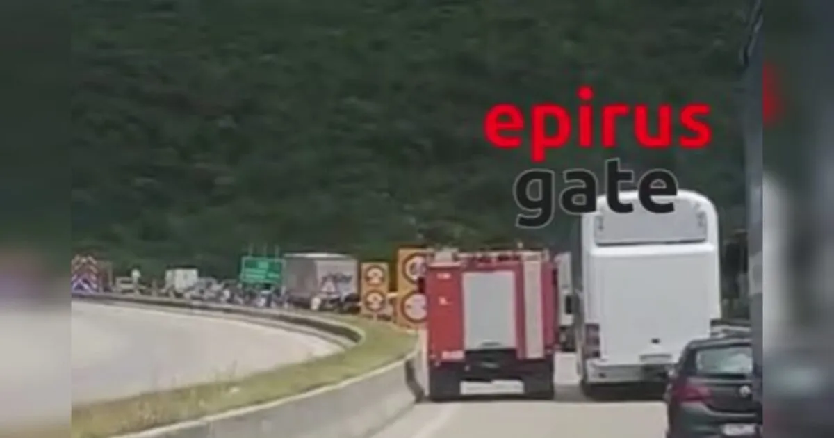Πυρκαγιά στο πρανές της Εγνατίας Οδού κοντά στα Ιωάννινα