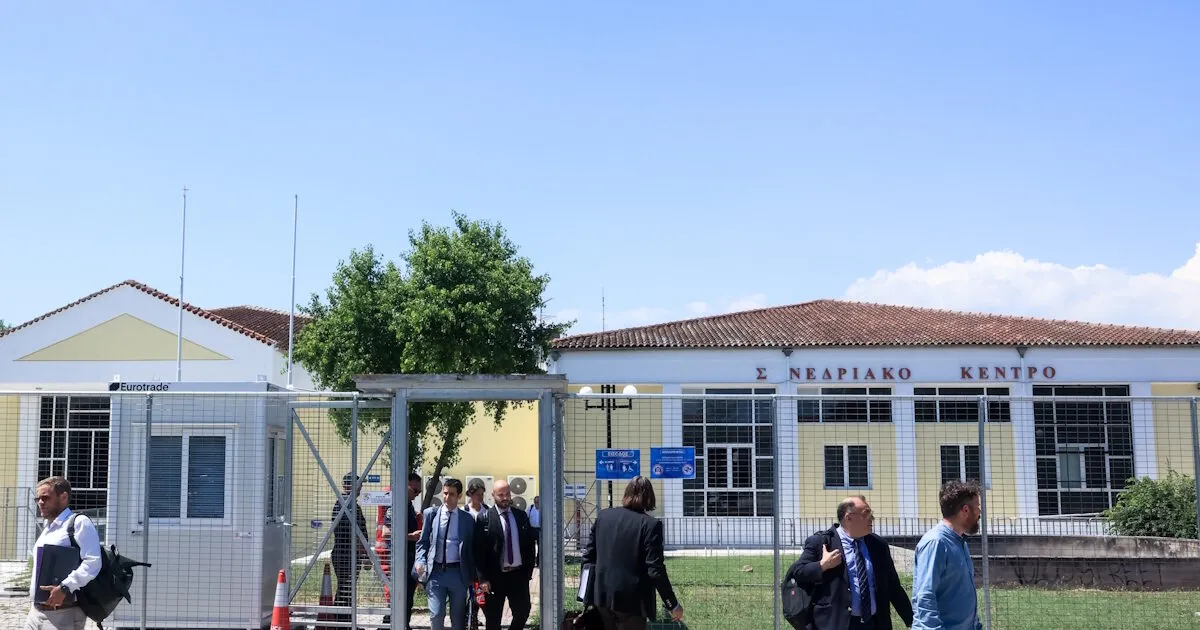 Ένταση στη δίκη Τεμπών οικογένεια Βλάχου Κωνσταντοπούλου