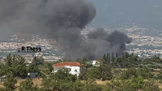 φωτιά Τσαΐρια Περαία Θεσσαλονίκη καπνός πυροσβέστες