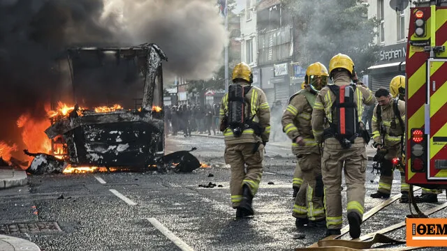 Επεισόδια και φωτιές στους δρόμους του Μπέλφαστ