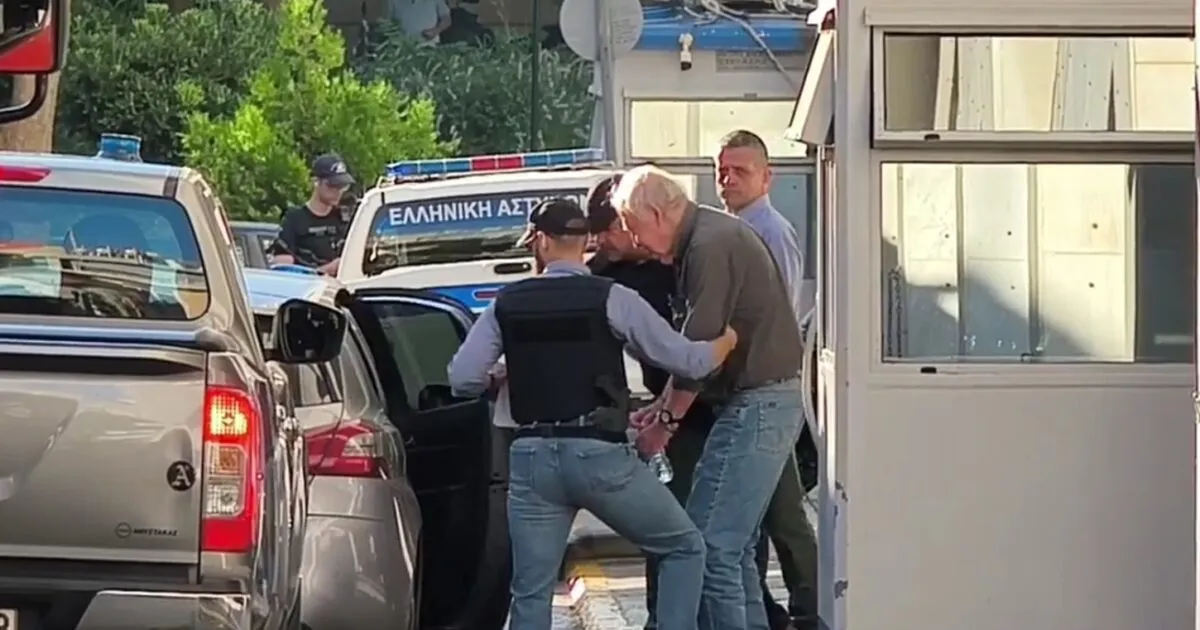 Αλέξανδρος Γιωτόπουλος έξοδος ΓΑΔΑ χειροπέδες αστυνομία Κορυδαλλός