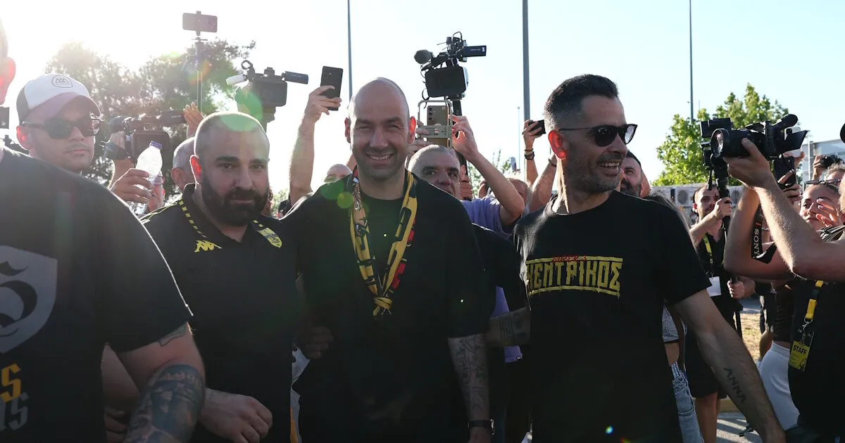 Βασίλης Σπανούλης άφιξη αεροδρόμιο Θεσσαλονίκης οπαδοί Άρης