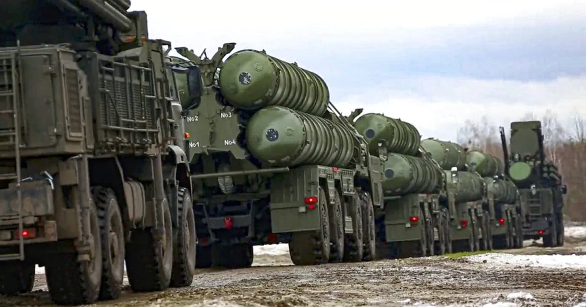 Ρωσικό αντιαεροπορικό σύστημα S-400 σε στρατιωτική βάση
