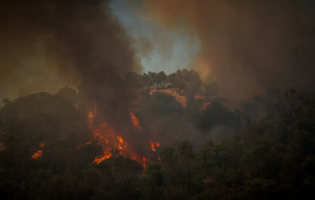 Η Μεγάλη Φωτιά στο Ρέθυμνο Οδηγεί σε Εκκενώσεις Χωριών