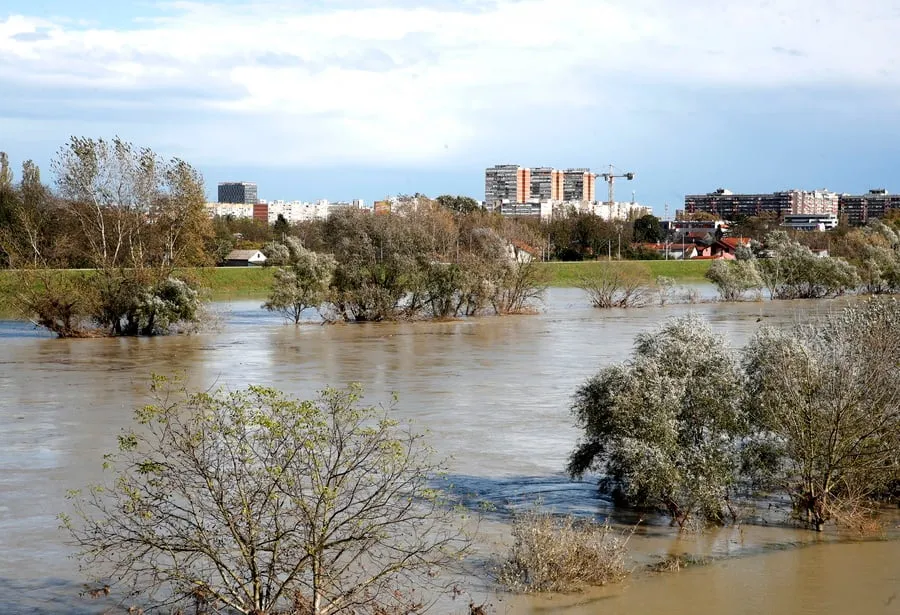 Ο ποταμός Σάβο στο Ζάγκρεμπ της Κροατίας