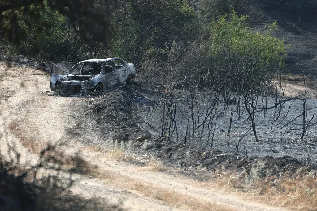 Καμένο αυτοκίνητο 76χρονου στο Ωραιόκαστρο μετά την πυρκαγιά