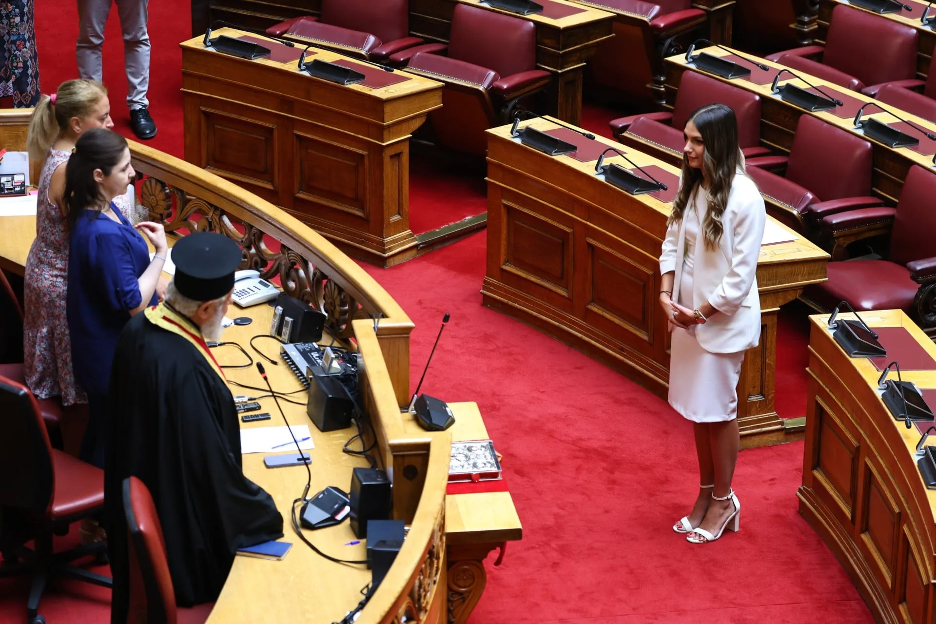 Η βουλευτής Μυρτώ Κοροβέση ανακοινώνει την αποχώρησή της