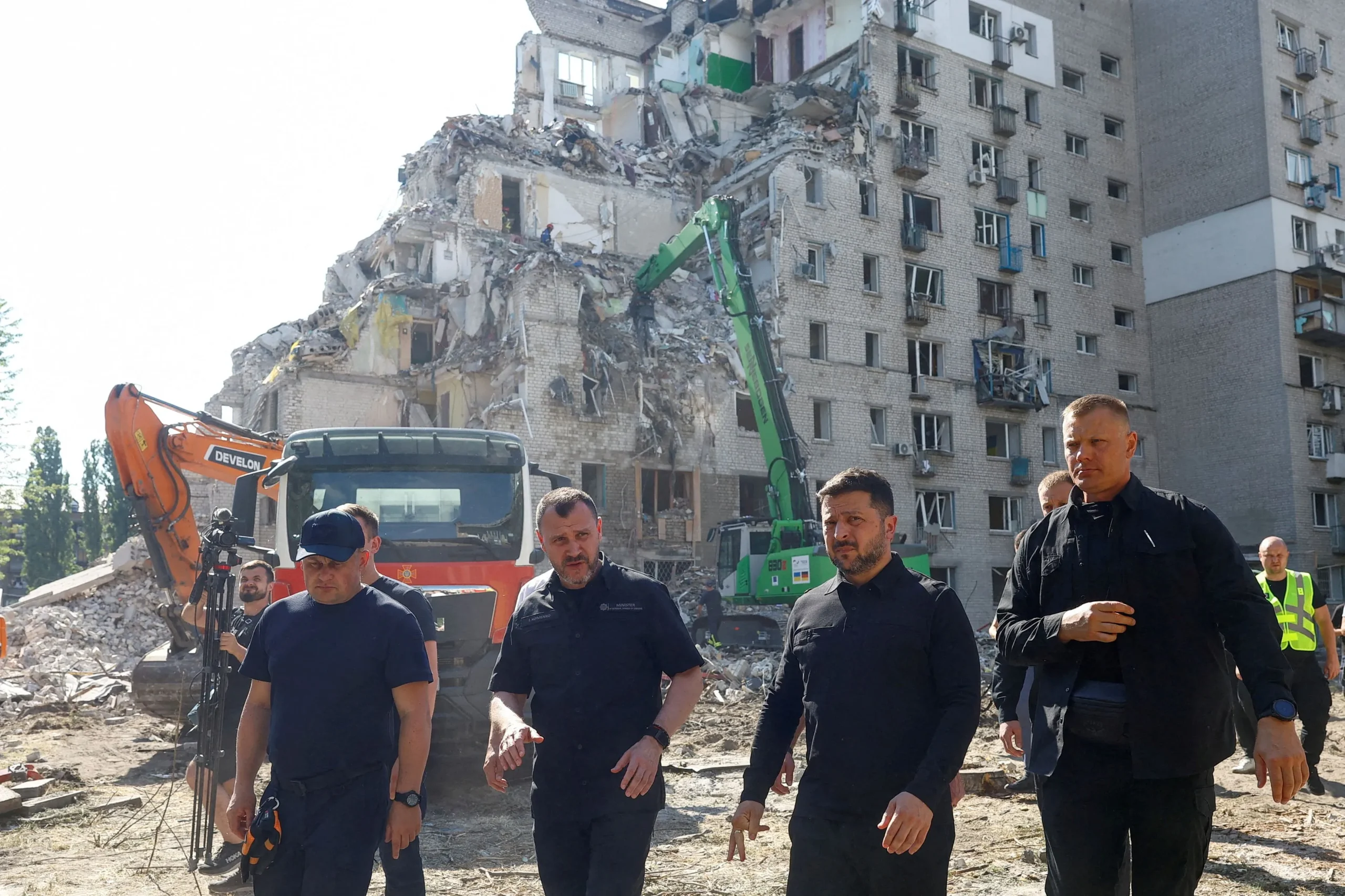 Συντρίμμια από επίθεση σε περιοχή Ουκρανίας και Ρωσίας