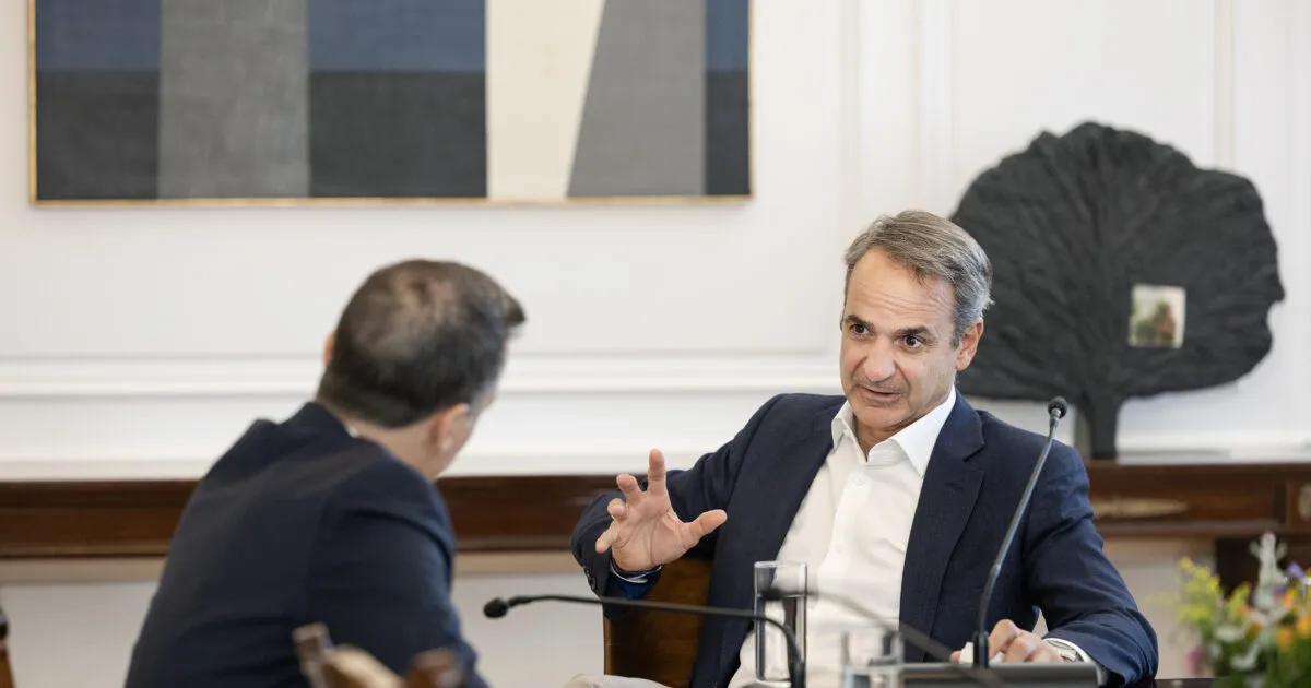 Ο Μητσοτάκης και ο Δούκας σε συνάντηση στο Μέγαρο Μαξίμου
