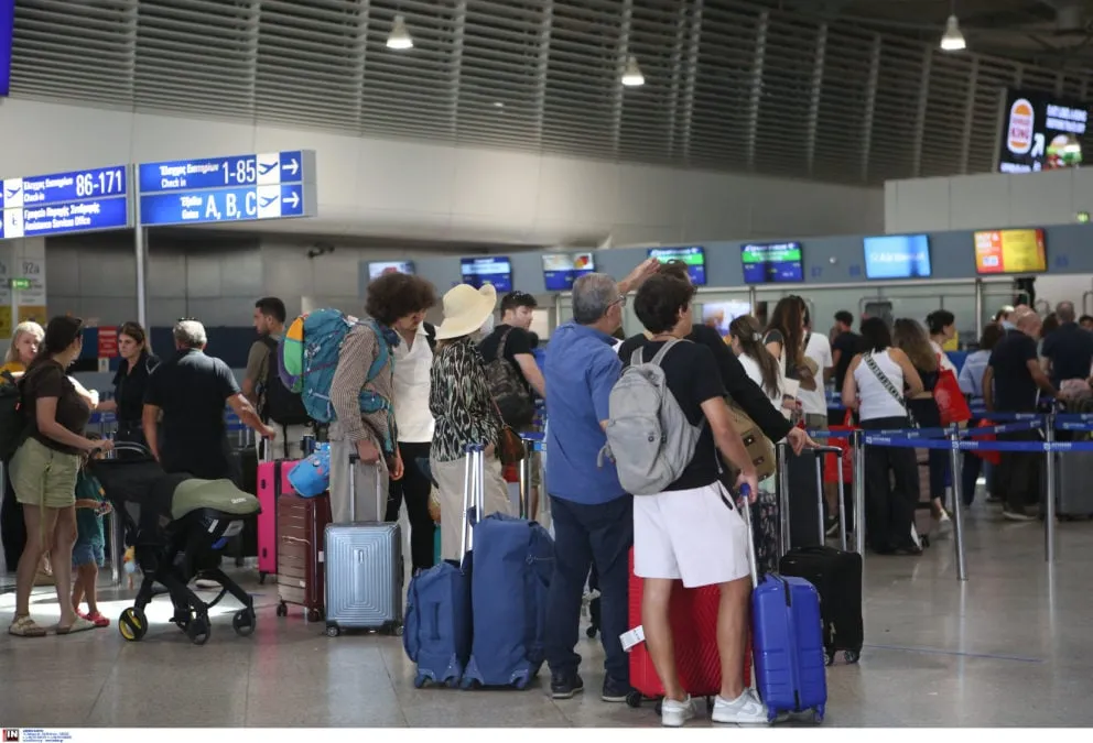 Αεροσκάφος στον διάδρομο του αεροδρομίου Ελευθέριος Βενιζέλος