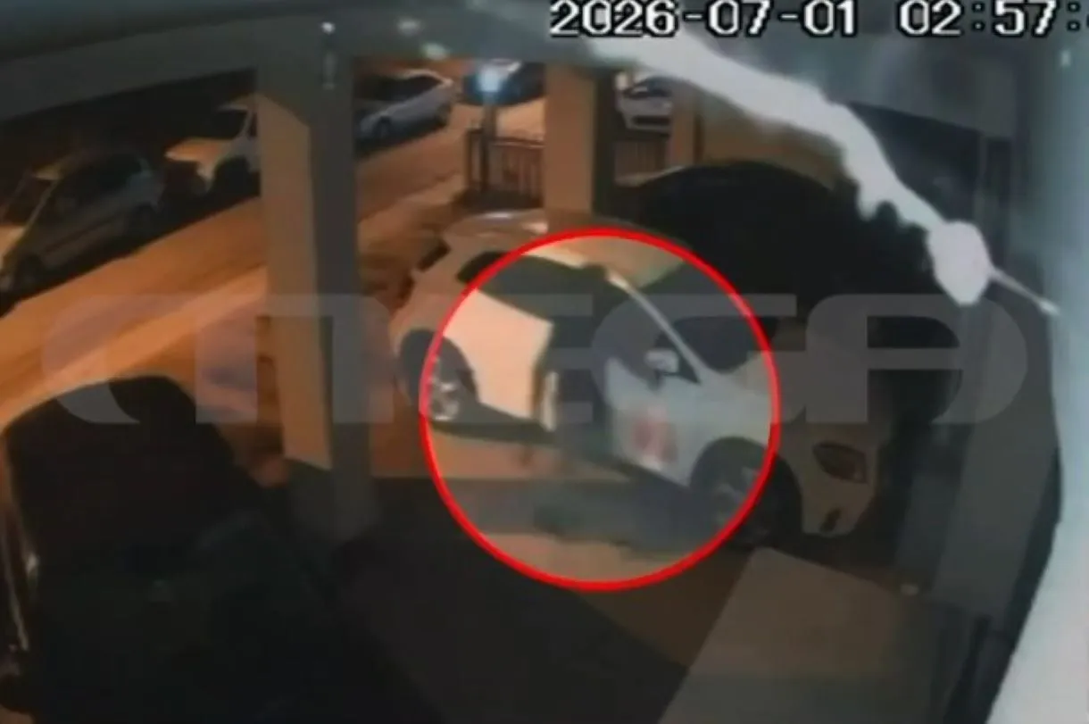Κάμερα ασφαλείας καταγράφει δράστη επίθεσης στη Θεσσαλονίκη