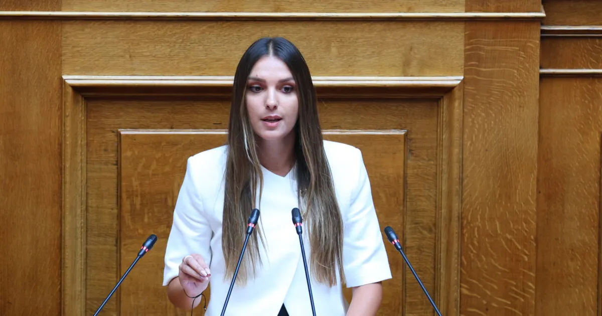 Η βουλευτής Μυρτώ Κοροβέση ανακοινώνει την αποχώρησή της