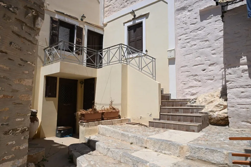 Αστυνομικοί στον τόπο του φονικού στη Σύρο