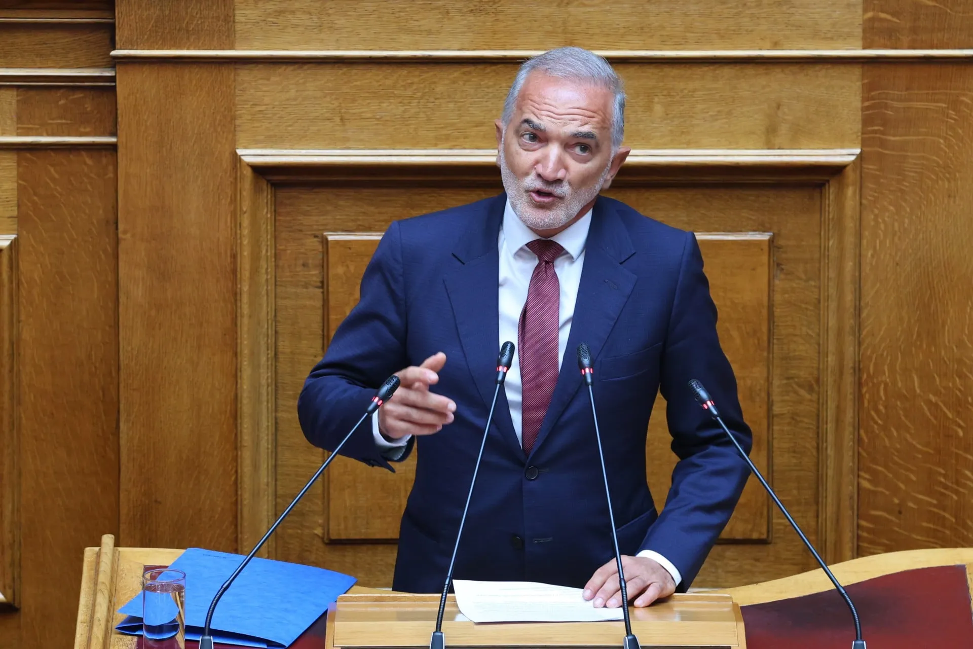 Ο Μάριος Σαλμάς μιλά στη Βουλή για την υπόθεση Novartis