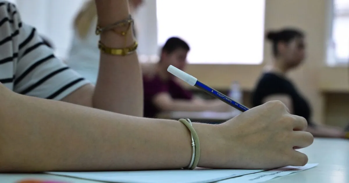 Υποψήφιοι σε εξεταστικό κέντρο κατά τις Πανελλαδικές Εξετάσεις