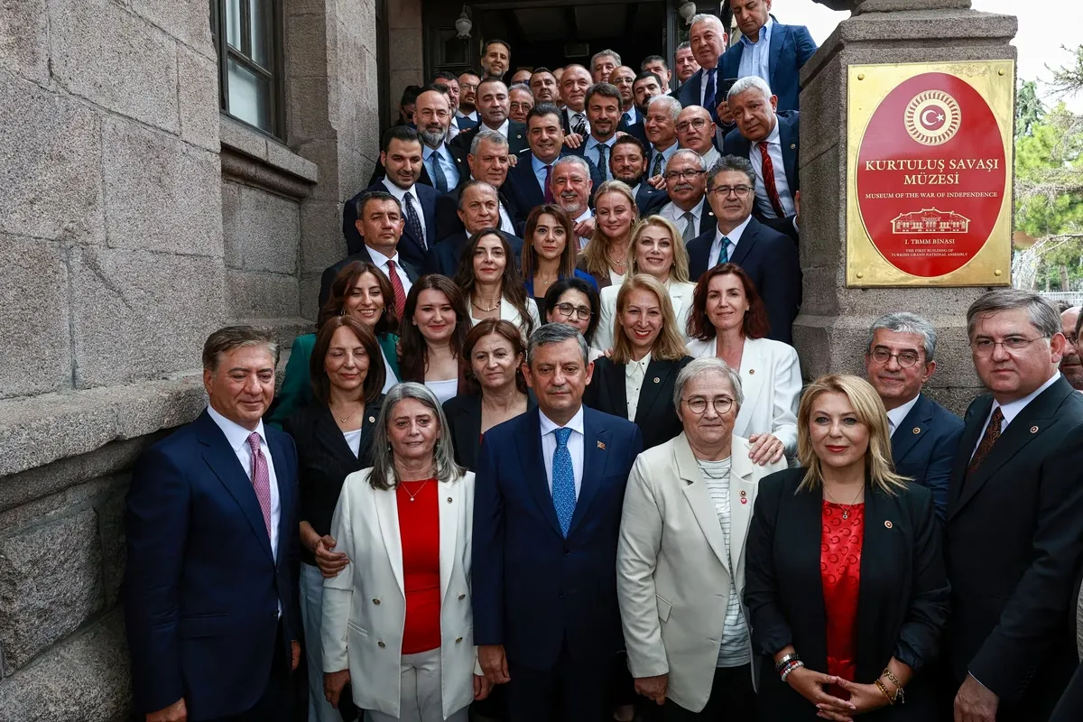 Ο Οζγκιούρ Οζέλ ιδρύει το «Νέο Κόμμα» στην Τουρκία