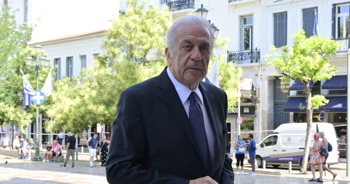 Ο Δημήτρης Αβραμόπουλος στη Βουλή κατά την υπόθεση Qatargate