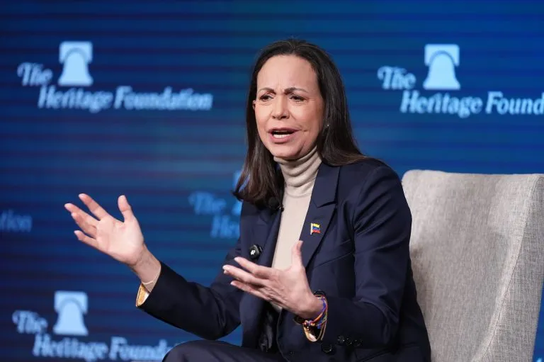 Δικαστήριο και έγγραφα για την υπόθεση των Τεμπών